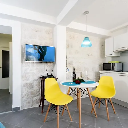 Tironi Apartment *