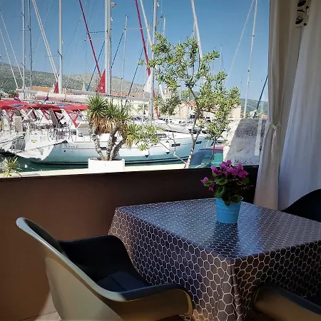 Tironi Apartment *