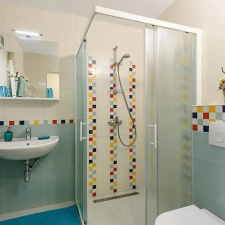 スタジオ ティロニ トロギール