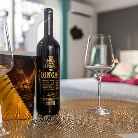 スタジオ ティロニ * トロギール